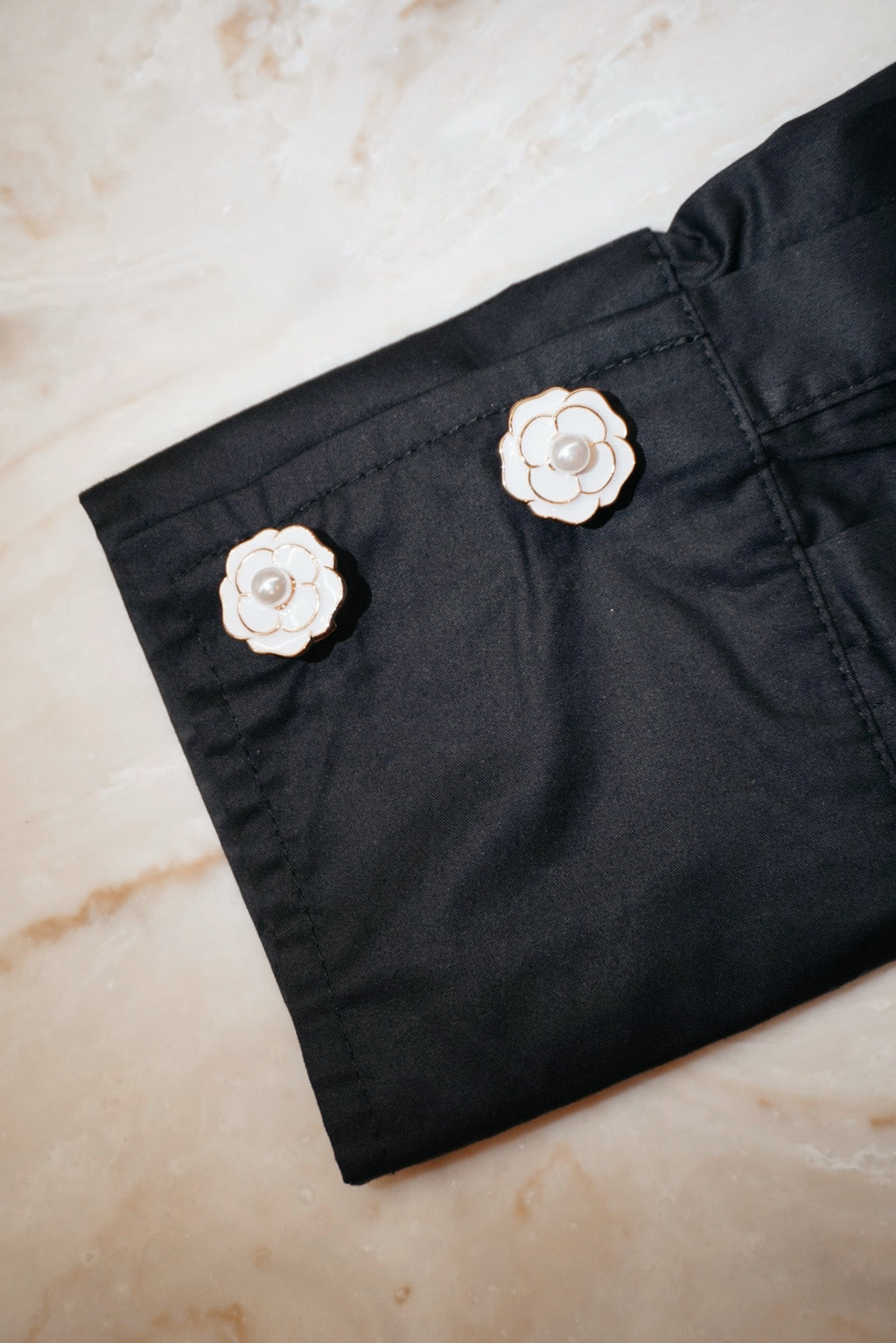 White Gold Flower Buttons 2pcs