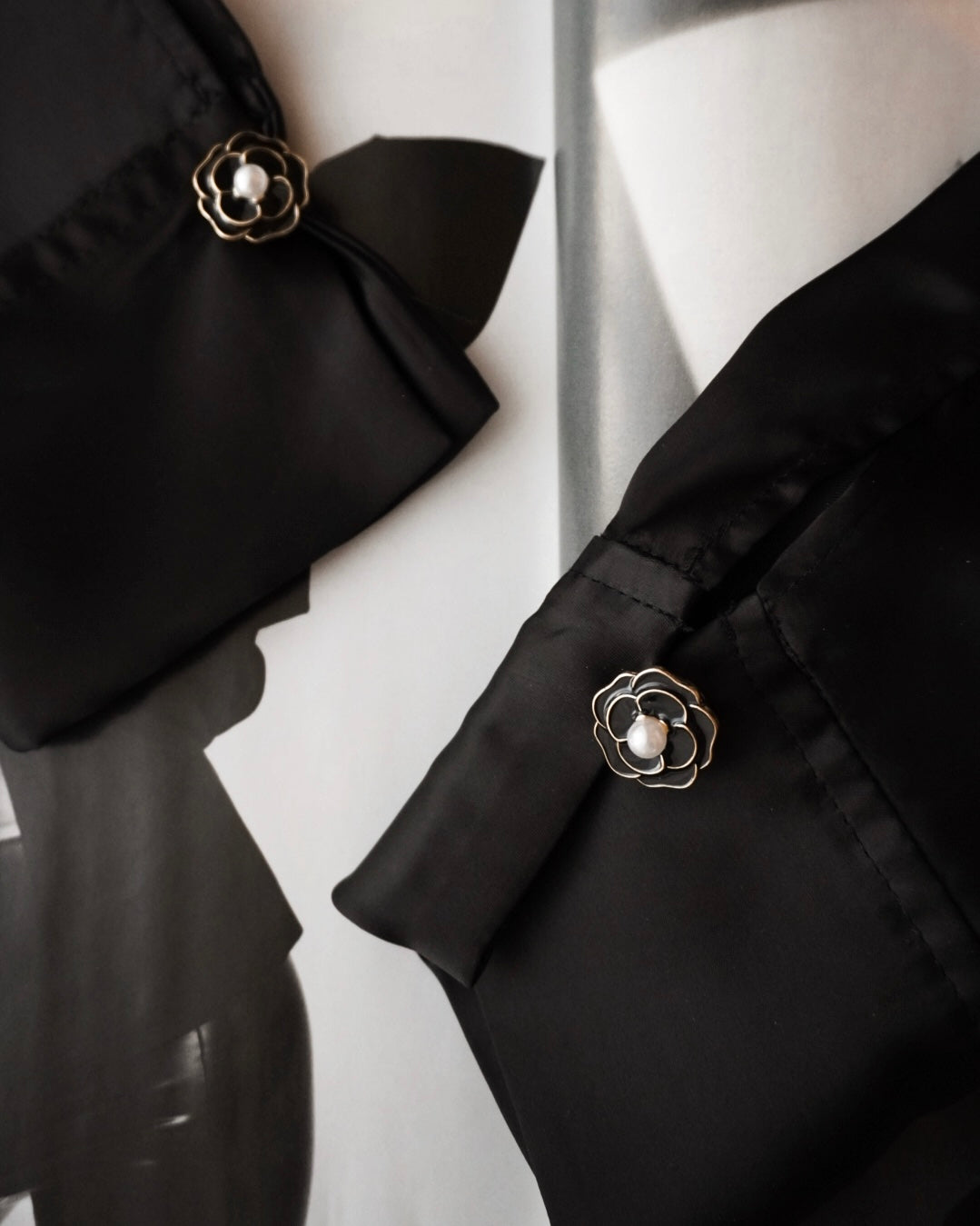 Black Gold Flower Buttons 2pcs