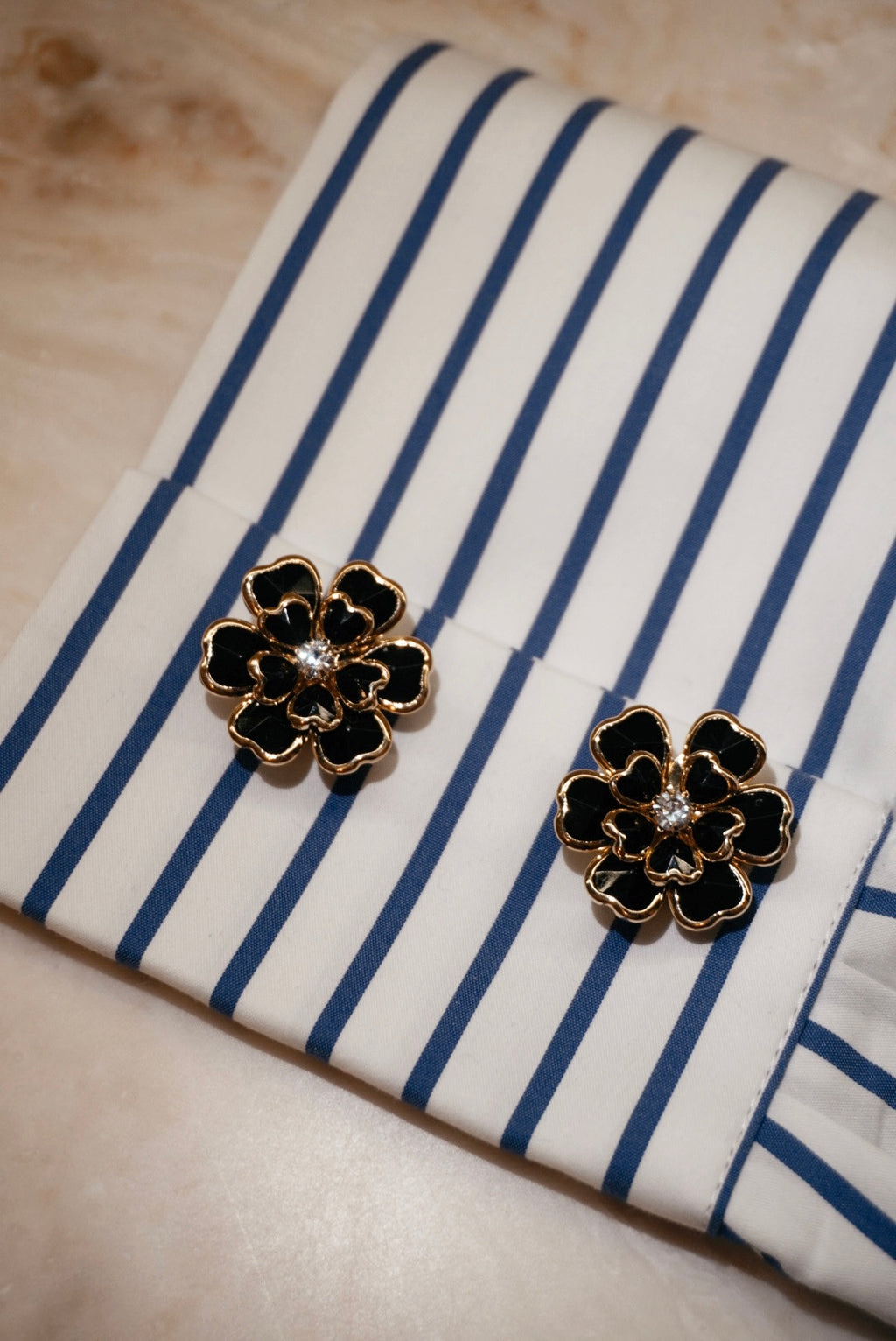 Black Flower Buttons 2pcs
