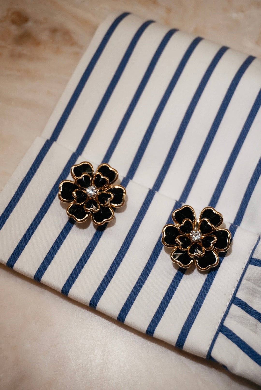 Black Flower Buttons 2pcs